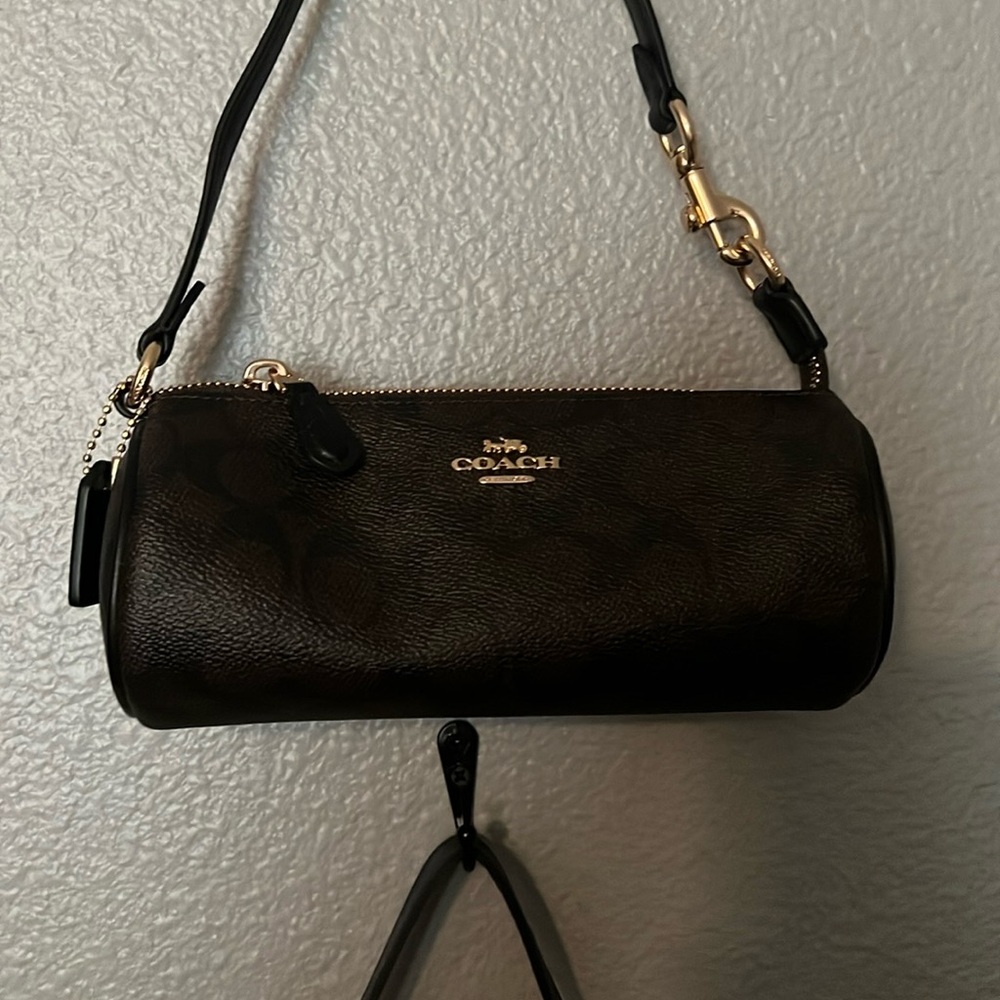 Coach Brown Crossbody Bag Sleek Design Gold-Tone Hardware